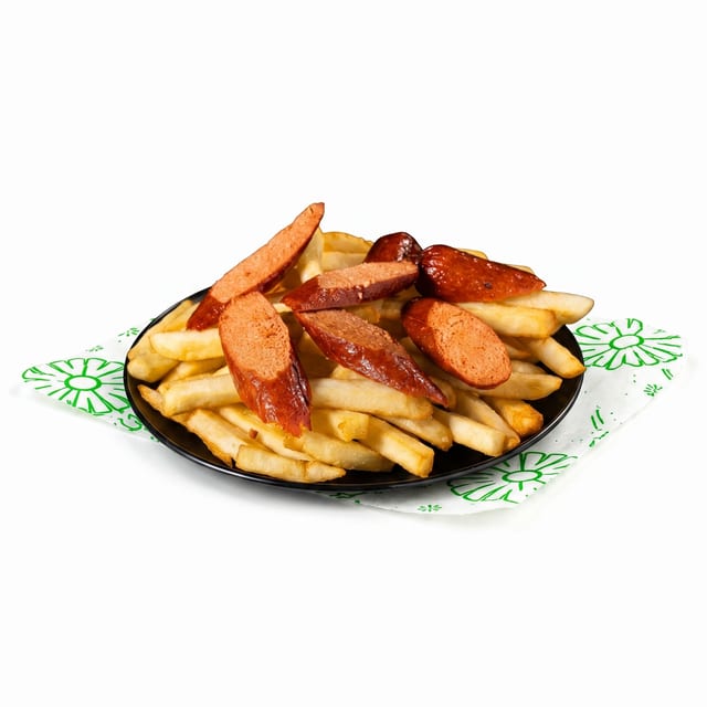 Salchipapa.